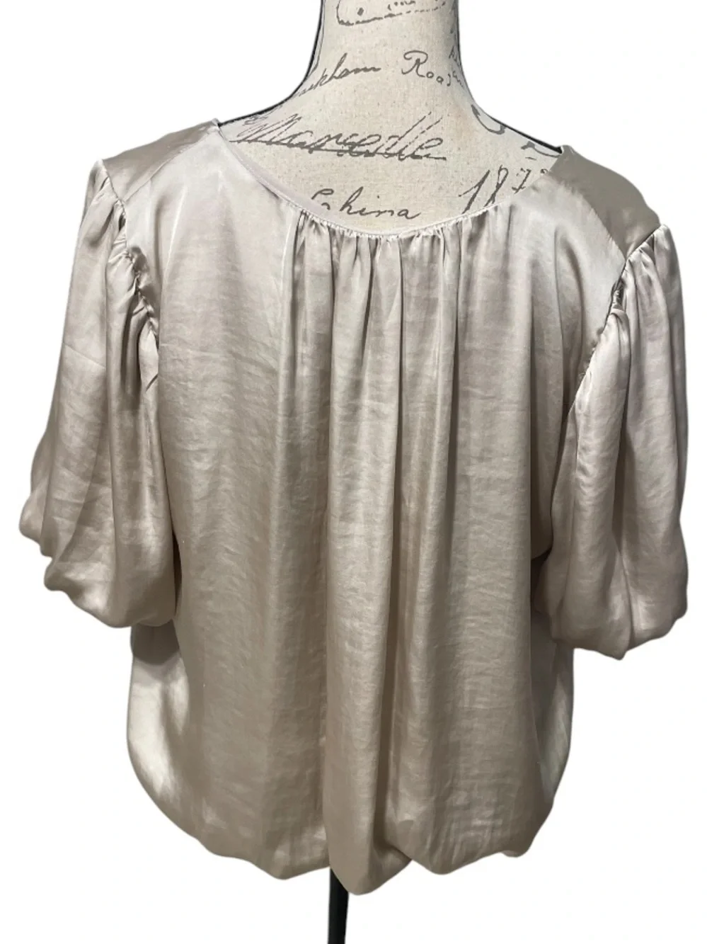 ASTR The Label Champagne Satin Puff Sleeve Blouse Size Large